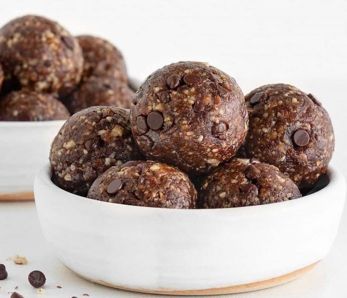 طرز تهیه دسر خرما قالبی