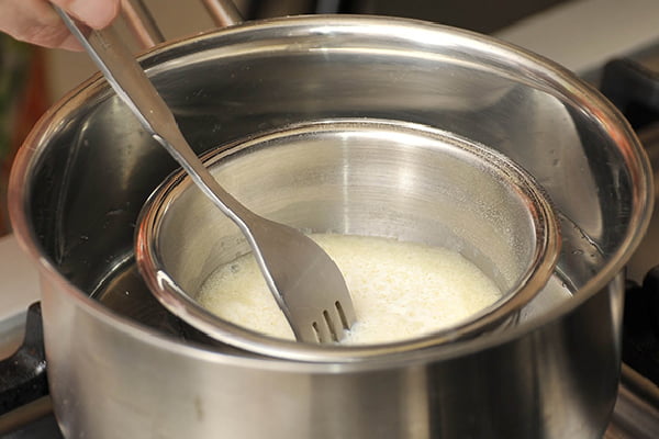 پختن سسهای لطیف با روش بن ماری