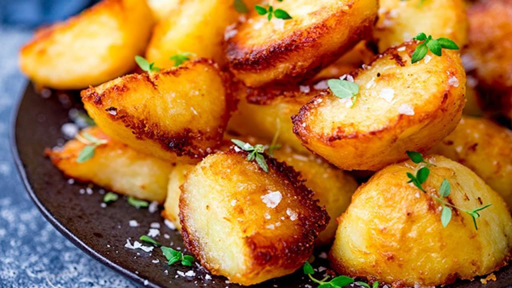 طرز تهیه سیب زمینی تنوری ترد و خوشمزه رستورانی در فر