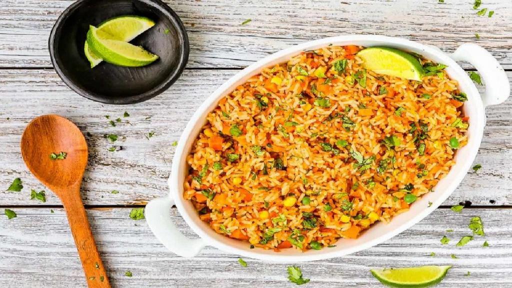 طرز تهیه پلو مکزیکی خوشمزه و تند با مرغ و قارچ به روش مکزیکی