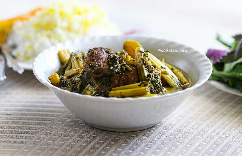 طرز تهیه خورشت کرفس جا افتاده و لعاب‌دار