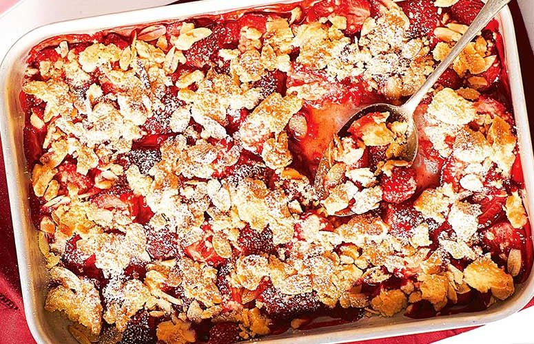 طرز تهیه کرامبل توت فرنگی