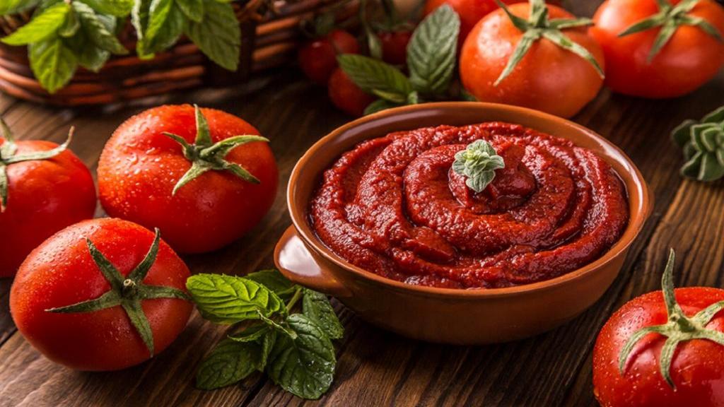 طرز تهیه رب گوجه فرنگی خانگی غلیظ خوشمزه و خوشرنگ سنتی در منزل
