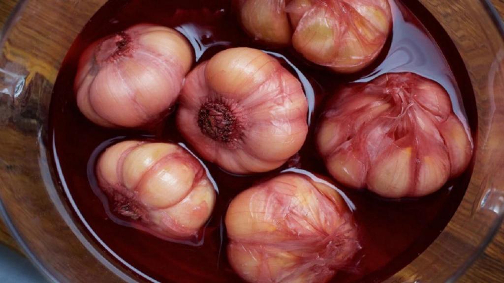 طرز تهیه سیر ترشی ساده خوشمزه و فوت و فن تهیه ترشی سیر خانگی