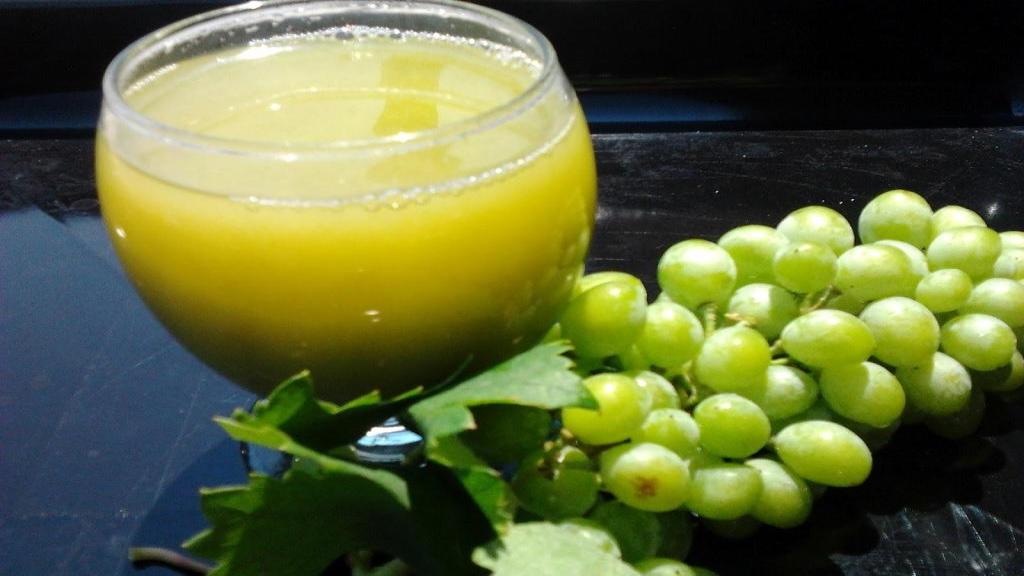 طرز تهیه آبغوره خانگی قرمز خوشمزه با جوشاندن + فوت و فن نگهداری آن