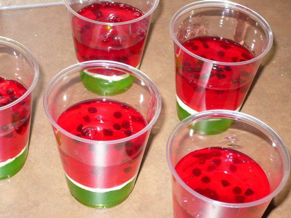 طرز تهیه ژله شب یلدا لیوانی