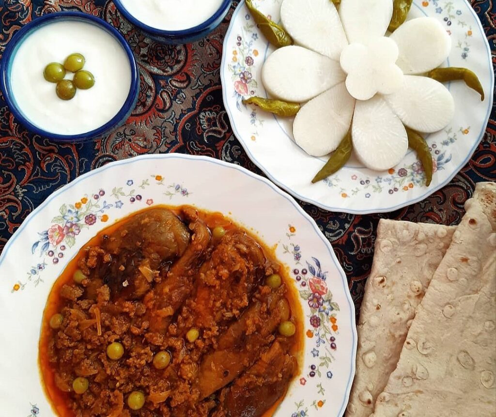 طرز تهیه خوراک غوره بادمجان