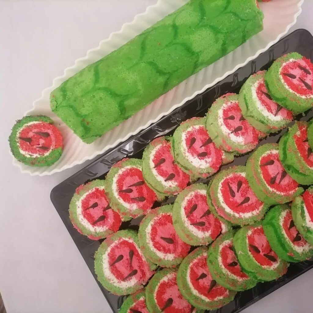 طرز تهیه رولت هندوانه ای