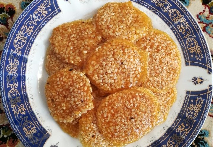 طرز تهیه پولکی کنجدی
